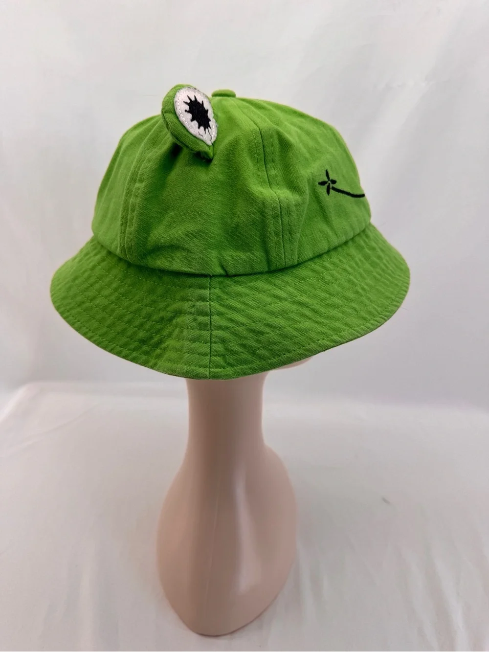 Green Frog Face Embroidered Bucket Hat 100% Cotton Unisex Whimsical Frogcore L